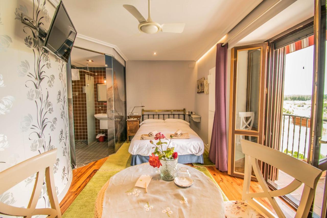 Hostal Rural Txapi Txuri Logis Hotels Murillo el Fruto Ngoại thất bức ảnh